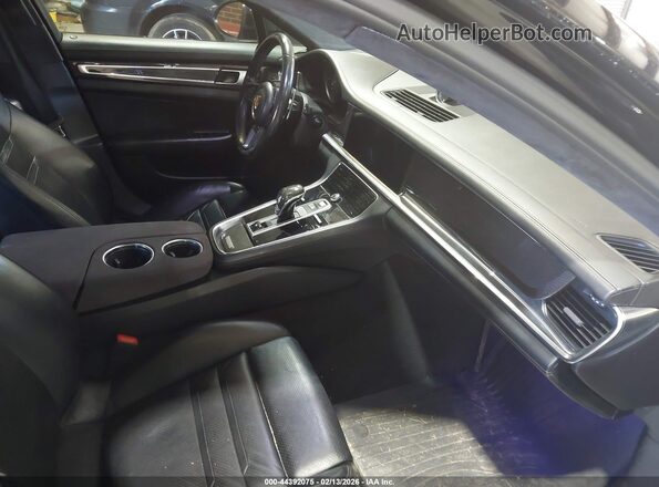 WP0AF2A73HL150785 2017 PORSCHE PANAMERA Черный Вид салона спереди