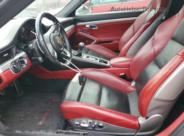WP0BB2A98JS134997 2018 PORSCHE 911 Серебряный Вид салона спереди