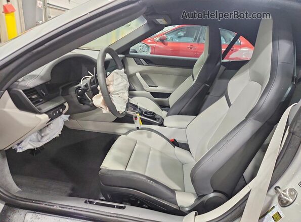 WP0CA2A96SS236050 2025 PORSCHE 911 Серый Вид салона спереди