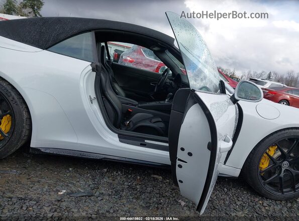 WP0CB2A93JS147239 2018 PORSCHE 911 White Widok wnętrza z przodu