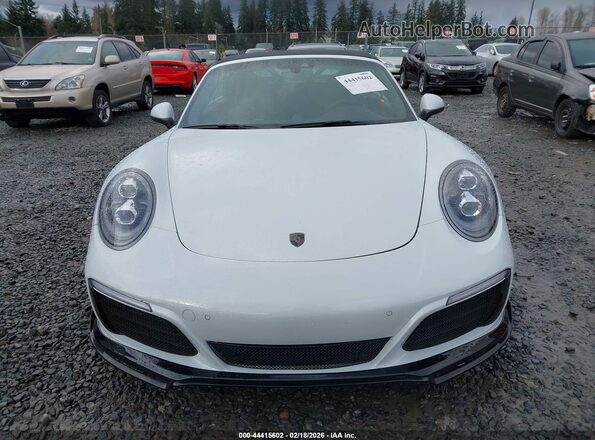 WP0CB2A93JS147239 2018 PORSCHE 911 White Widok wnętrza z tyłu