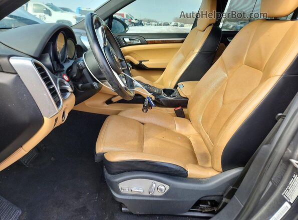 WP1AA2A26HKA92064 2017 PORSCHE CAYENNE Gray Вид салону спереду