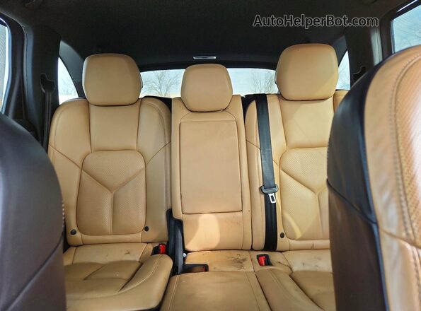 WP1AA2A26HKA92064 2017 PORSCHE CAYENNE Gray Вид задніх сидінь