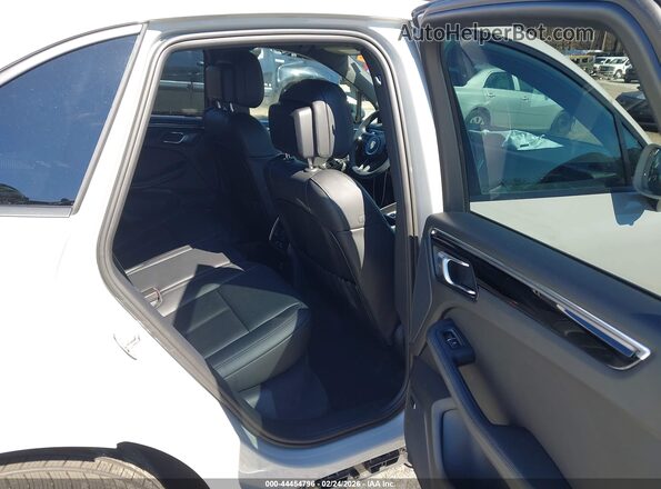 WP1AA2A55TLB04010 2026 PORSCHE MACAN Белый Вид наклейки с VIN-кодом