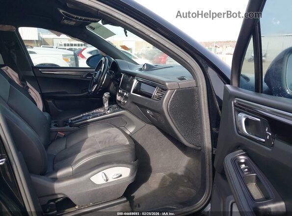 WP1AA2A56LLB09037 2020 PORSCHE MACAN Черный Вид салона спереди