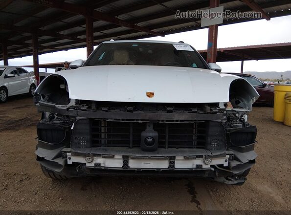 WP1AA2AY2NDA07225 2022 PORSCHE CAYENNE Белый Вид задней части салона