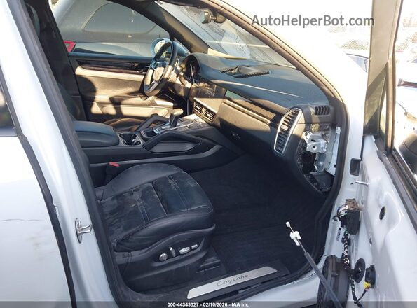 WP1AA2AY3KDA10002 2019 PORSCHE CAYENNE White Front interior view