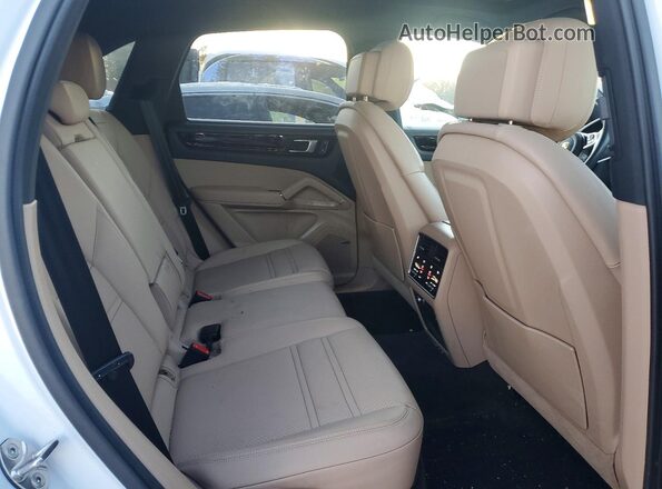WP1AA2AY3PDA02487 2023 PORSCHE CAYENNE White Widok tylnych siedzeń