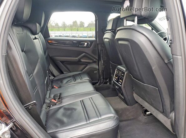 WP1AA2AY5KDA06131 2019 PORSCHE CAYENNE Black Вид задньої частини салону