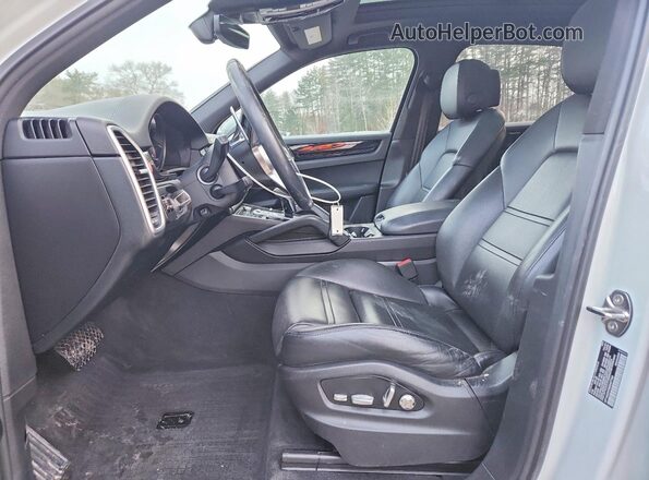 WP1AA2AY5KDA07764 2019 PORSCHE CAYENNE Белый Вид салона спереди