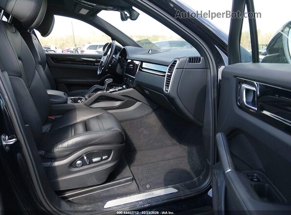 WP1AA2AY5LDA00265 2020 PORSCHE CAYENNE Черный Вид салона спереди