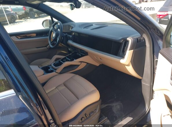 WP1AA2AY7RDA00518 2024 PORSCHE CAYENNE Black Widok wnętrza z przodu
