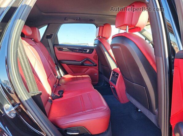 WP1AA2AY9LDA00270 2020 PORSCHE CAYENNE Черный Вид задней части салона