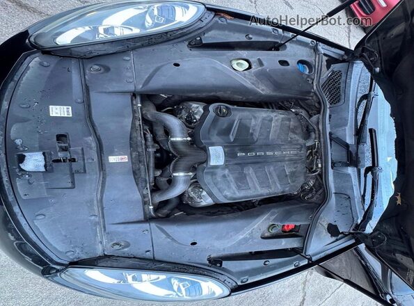 WP1AB2A2XHLA53128 2017 PORSCHE CAYENNE Черный Вид салона спереди