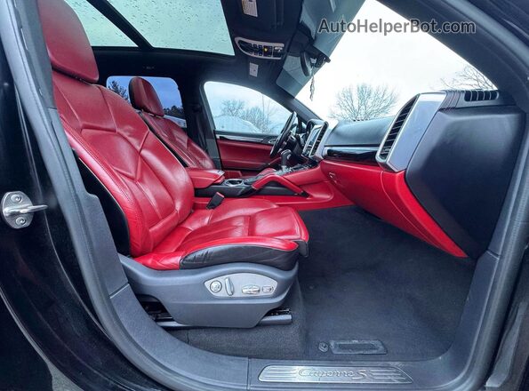 WP1AB2A2XHLA53128 2017 PORSCHE CAYENNE Черный Вид спереди