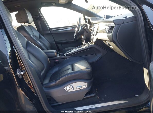 WP1AB2A51GLB54065 2016 PORSCHE MACAN Черный Вид салона спереди