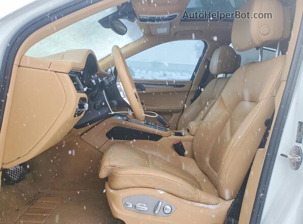 WP1AB2A53GLB50969 2016 PORSCHE MACAN Белый Вид салона спереди