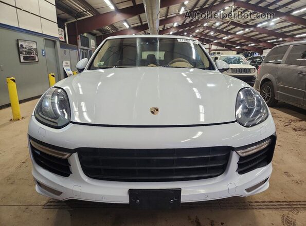 WP1AD2A22GLA71440 2016 PORSCHE CAYENNE Белый Вид спереди