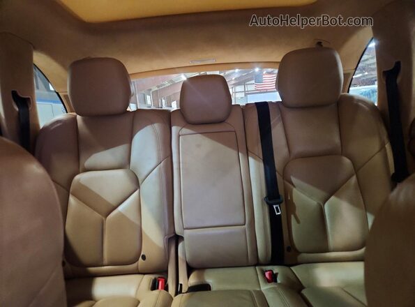 WP1AD2A22GLA71440 2016 PORSCHE CAYENNE Белый Вид задних сидений