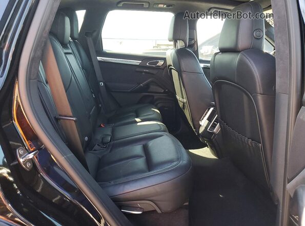 WP1AD2A23GLA77425 2016 PORSCHE CAYENNE Черный Вид задней части салона