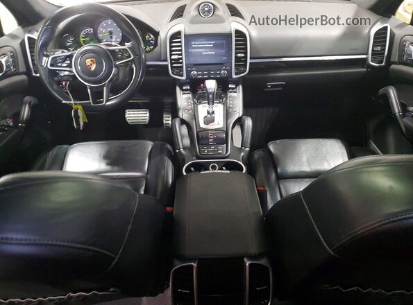 WP1AE2A27HLA72470 2017 PORSCHE CAYENNE White Vista del salpicadero