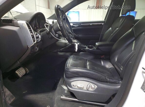 WP1AE2A27HLA72470 2017 PORSCHE CAYENNE White Vista interior delantera
