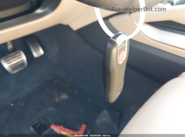 WP1AE2AY9TDA10639 2026 PORSCHE CAYENNE Red Widok deski rozdzielczej