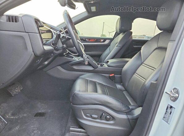 WP1BA2AY5RDA51083 2024 PORSCHE CAYENNE Белый Вид салона спереди