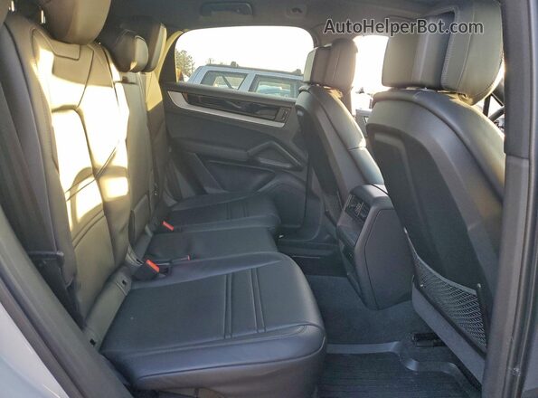 WP1BA2AY9RDA50728 2024 PORSCHE CAYENNE Gray უკანა სალონის ხედი