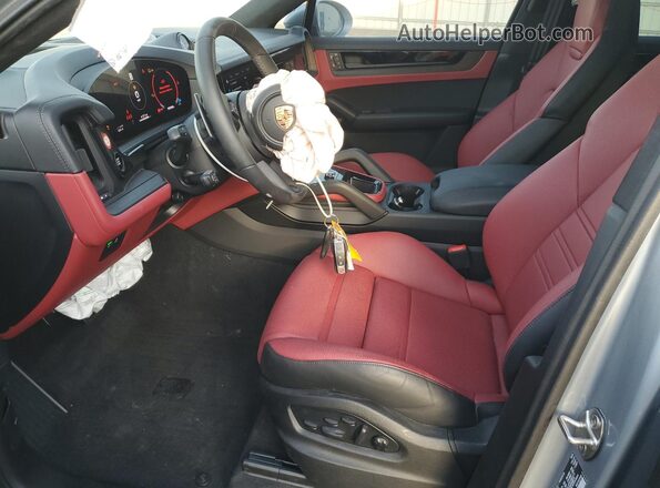 WP1BG2AY6SDA45006 2025 PORSCHE CAYENNE Серебряный Вид салона спереди