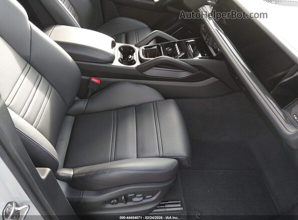 WP1BK2AY2SDA49259 2025 PORSCHE CAYENNE Серый Вид салона спереди