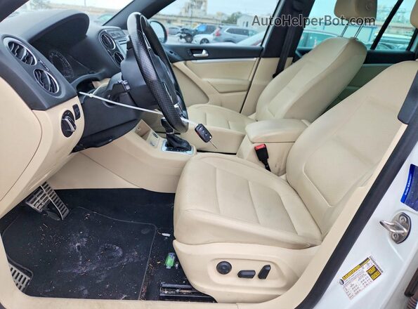 WVGAV7AX2GW014849 2016 VOLKSWAGEN TIGUAN Белый Вид салона спереди
