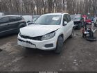 2017 Volkswagen Tiguan Белый vin: WVGAV7AX6HK042419