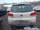 2017 Volkswagen Tiguan Белый vin: WVGAV7AX6HK042419