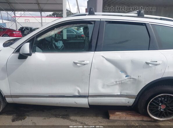 WVGEF7BP0HD005299 2017 VOLKSWAGEN TOUAREG Белый 