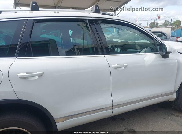WVGEF7BP0HD005299 2017 VOLKSWAGEN TOUAREG Белый Панорамный вид салона 360°