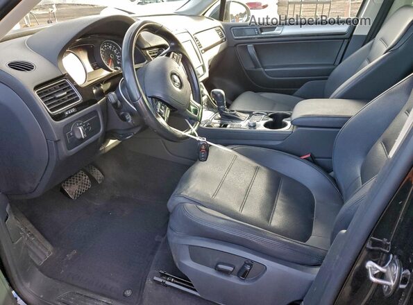 WVGEF9BP3GD002424 2016 VOLKSWAGEN TOUAREG Черный Вид салона спереди