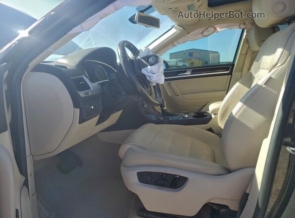 WVGEF9BP4GD002142 2016 VOLKSWAGEN TOUAREG Черный Вид салона спереди