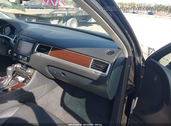 WVGEF9BP5GD011156 2016 VOLKSWAGEN TOUAREG Черный Вид салона спереди