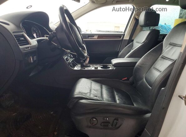 WVGEP9BP3GD000542 2016 VOLKSWAGEN TOUAREG Белый Вид салона спереди