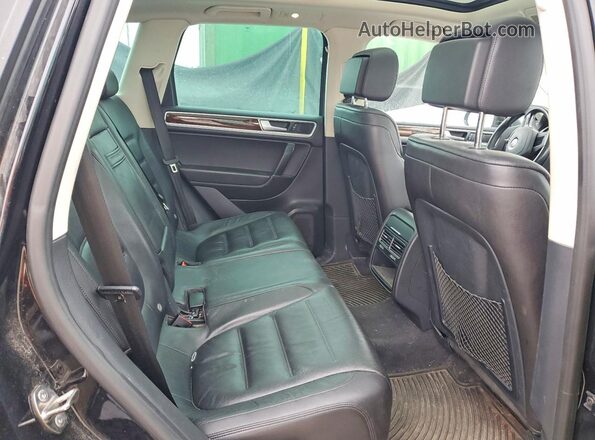 WVGEP9BP9GD002666 2016 VOLKSWAGEN TOUAREG Черный Вид задней части салона