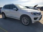 2017 Volkswagen Touareg Executive Белый vin: WVGGF7BP4HD006738