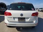 2017 Volkswagen Touareg Executive Белый vin: WVGGF7BP4HD006738