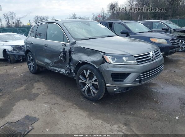 WVGRF7BP2HD000879 2017 VOLKSWAGEN TOUAREG Серый Передняя правая четверть