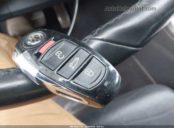 WVGRF7BP2HD000879 2017 VOLKSWAGEN TOUAREG Серый Вид панели приборов