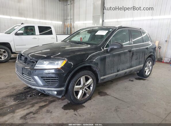 WVGRF7BP8HD006167 2017 VOLKSWAGEN TOUAREG Черный Передняя левая четверть