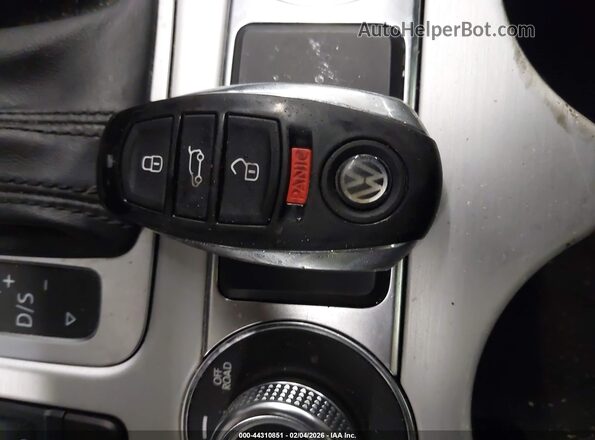 WVGRF7BP8HD006167 2017 VOLKSWAGEN TOUAREG Черный Вид панели приборов