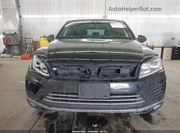 WVGRF7BP8HD006167 2017 VOLKSWAGEN TOUAREG Черный Вид задней части салона