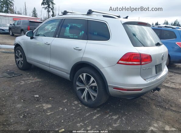 WVGRF7BPXHD004467 2017 VOLKSWAGEN TOUAREG Серебряный Задняя левая четверть