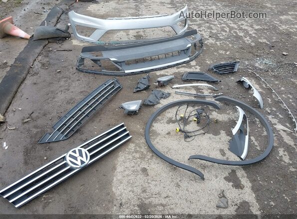 WVGRF7BPXHD004467 2017 VOLKSWAGEN TOUAREG Серебряный Вид щитка приборов